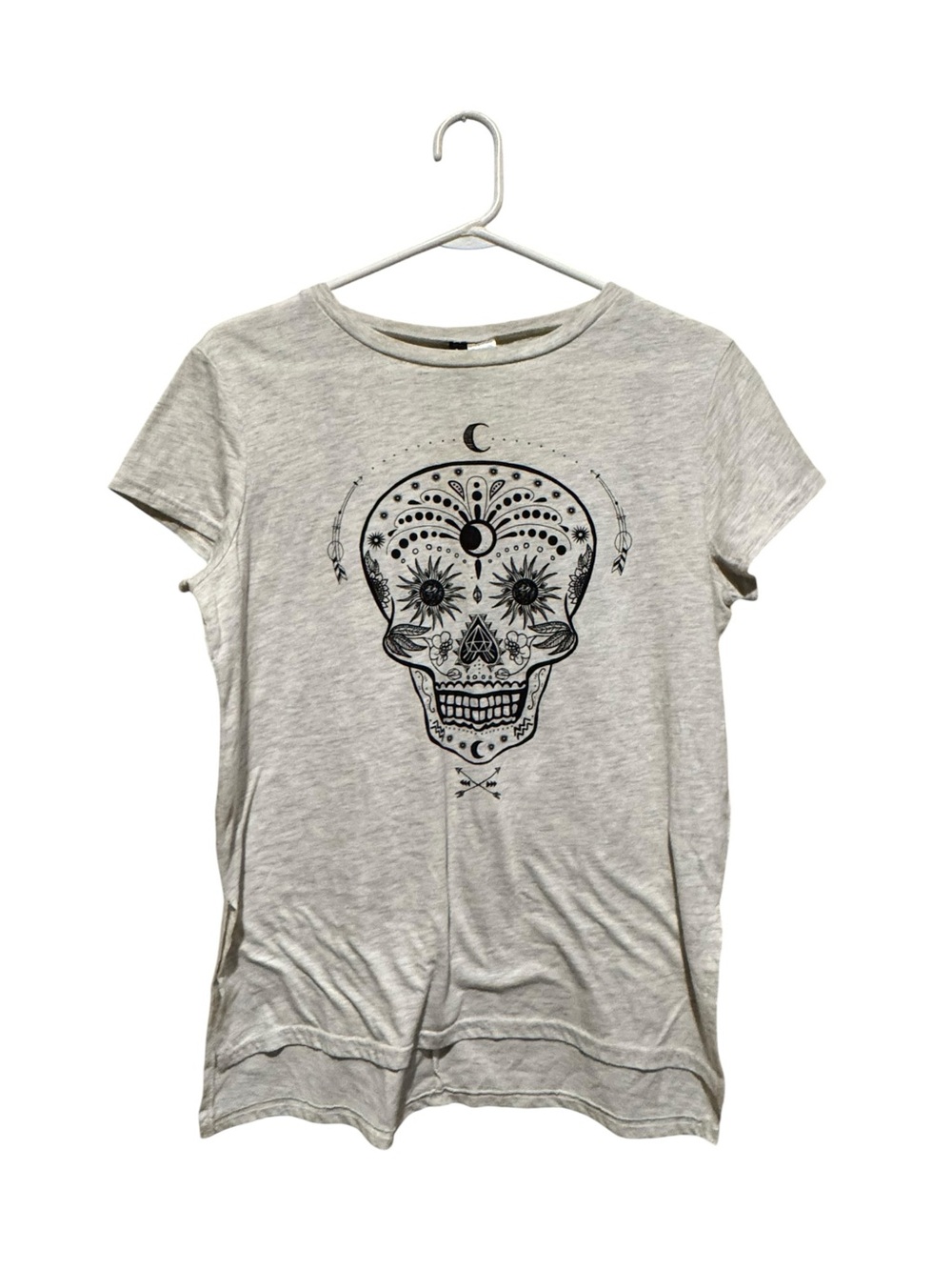 Divided Heather Gray Short Sleeve Tee with Black Sugar Skull Graphic‎